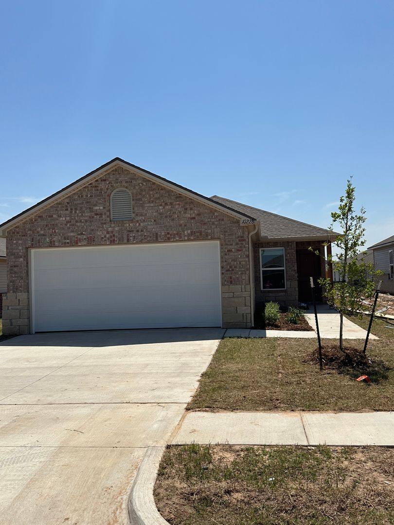 House for rent at 11620 Annette Dr, Yukon, OK 73099