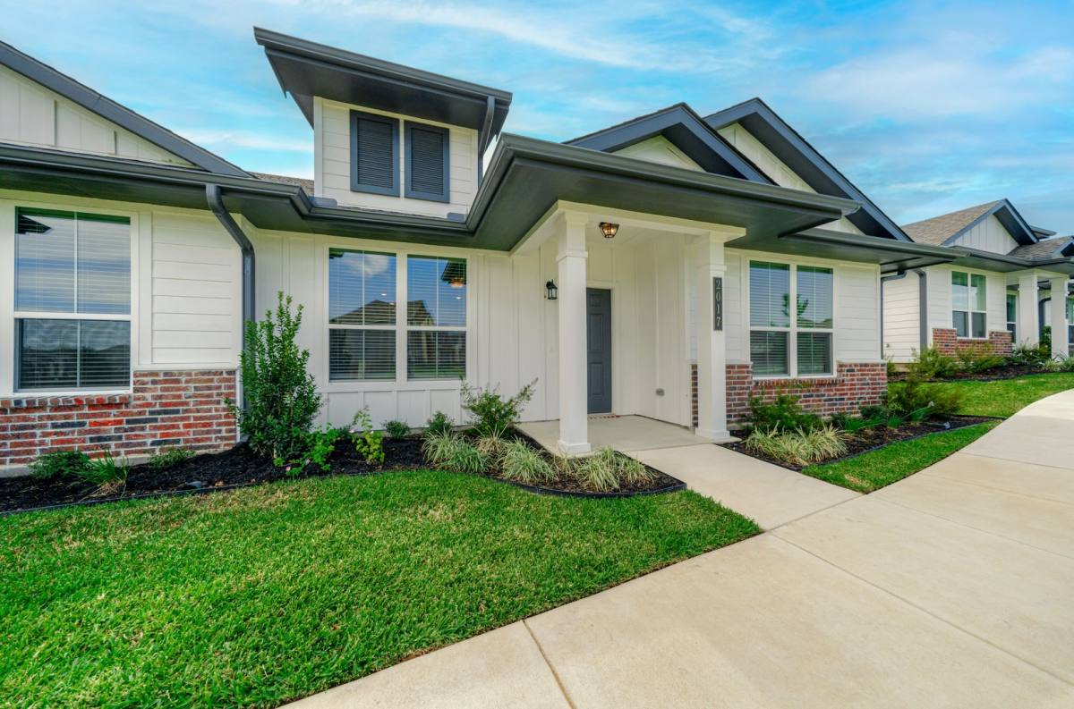 Townhouse for rent at 2039 Vintage Farms Way #1, Brenham, TX 77833