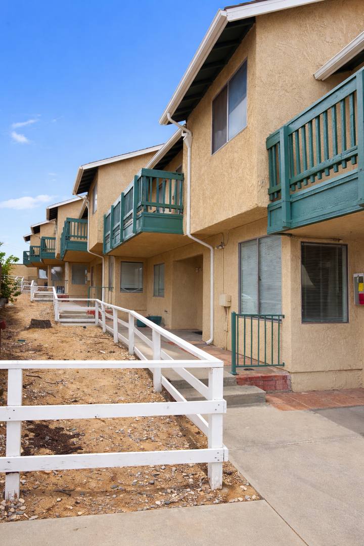 Apartment for rent at 16221 Apple Valley Rd, Apple Valley, CA 92307
