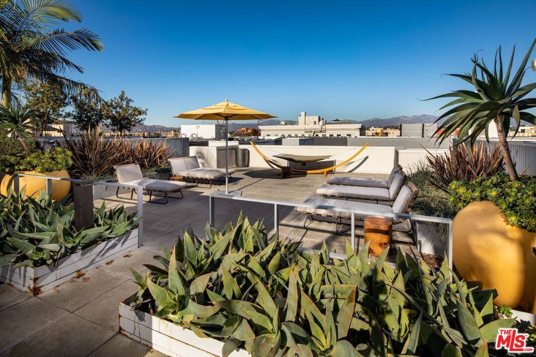 Apartment for rent at 1120 W 6th St, Los Angeles, CA 90017