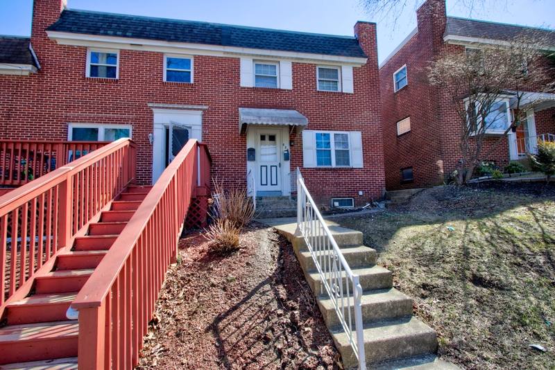 House for rent at 824 Wabank St, Lancaster, PA 17603