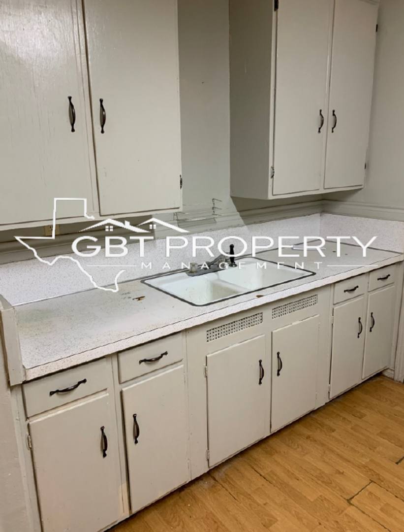 Apartment for rent at 308 N Dallas St, Groesbeck, TX 76642