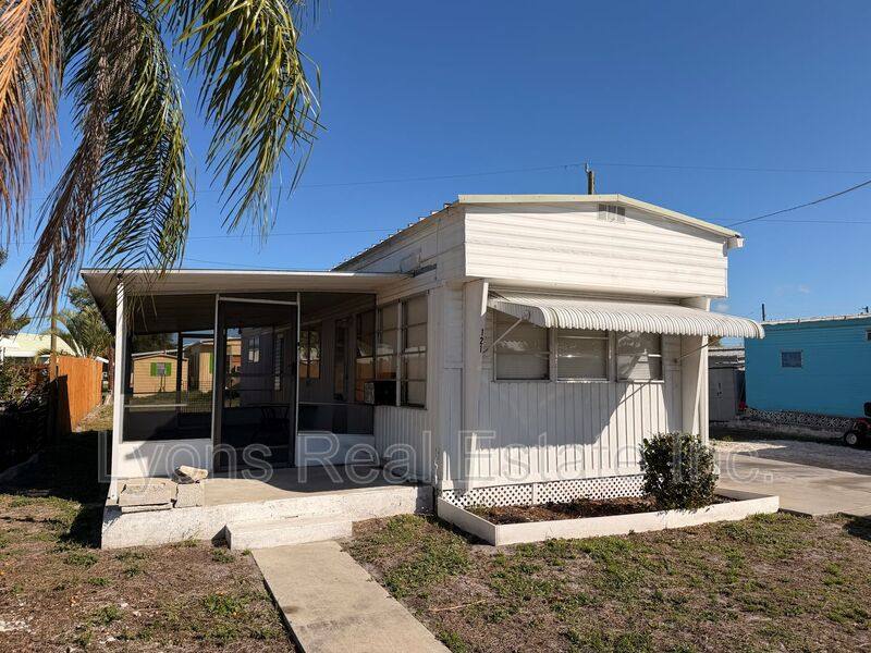 House for rent at 121 Coachlight Ave, North Fort Myers, FL 33917