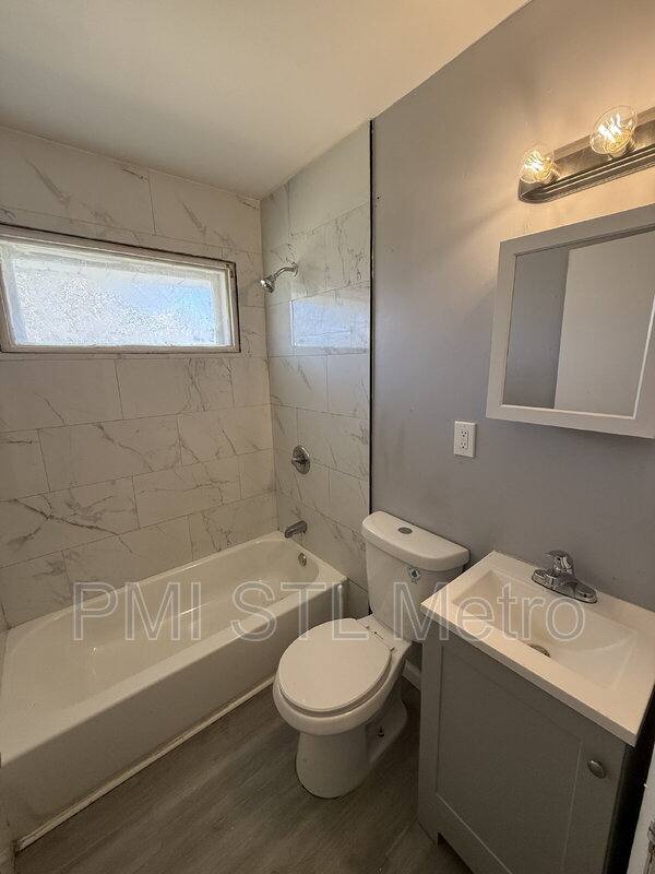 House for rent at 323 Shepley Dr, Saint Louis, MO 63137