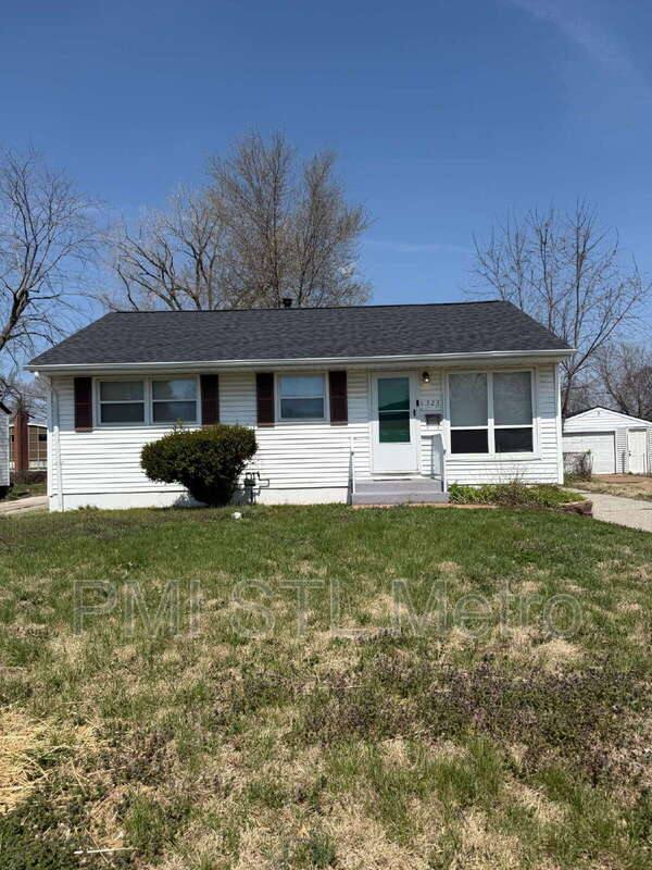House for rent at 323 Shepley Dr, Saint Louis, MO 63137