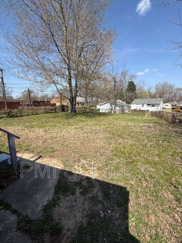 House for rent at 323 Shepley Dr, Saint Louis, MO 63137