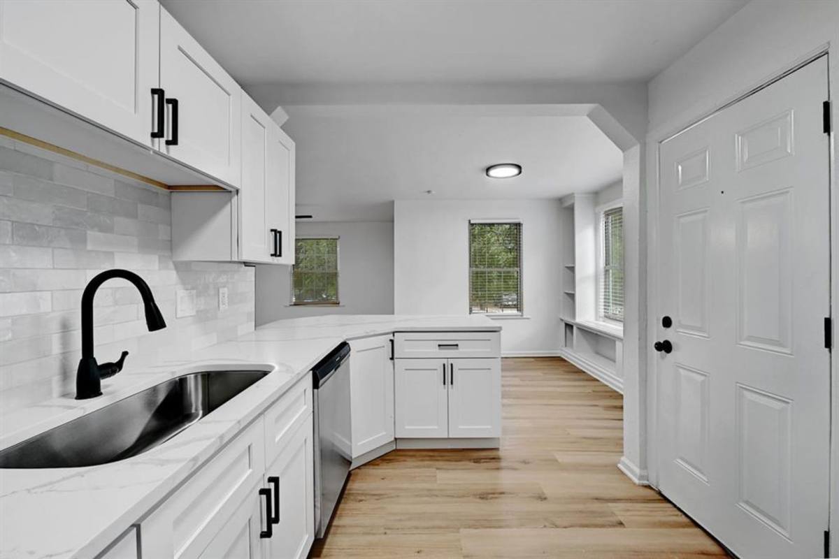 Townhouse for rent at 2305 Longview St, Austin, TX 78705