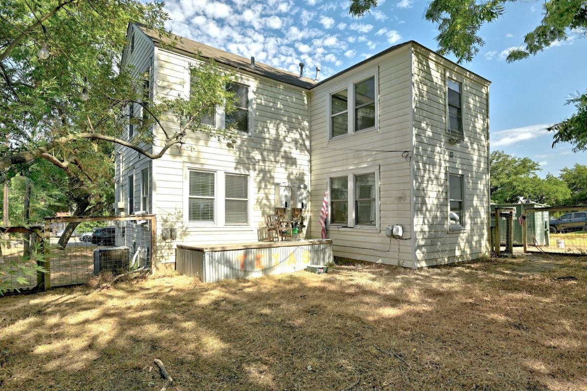 Townhouse for rent at 2305 Longview St, Austin, TX 78705