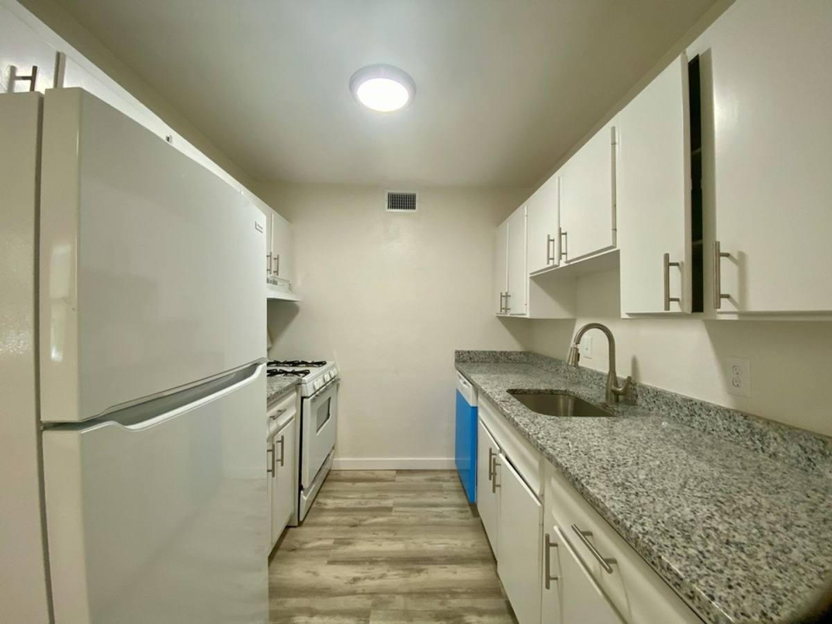 Apartment for rent at 3600-3604 Wyoming St, Kansas City, MO 64111