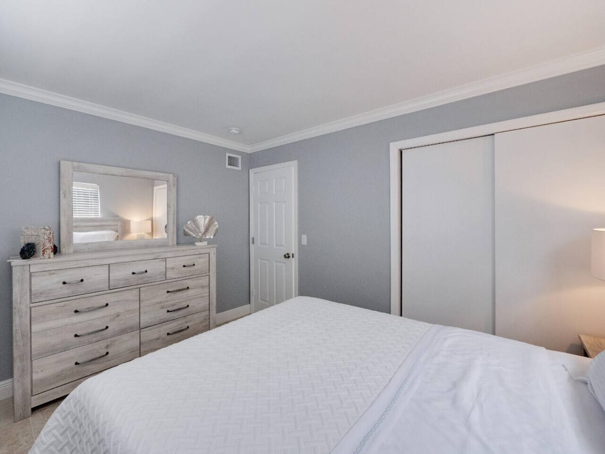 Apartment for rent at 1236 Beach Rd, West Palm Beach, FL 33404