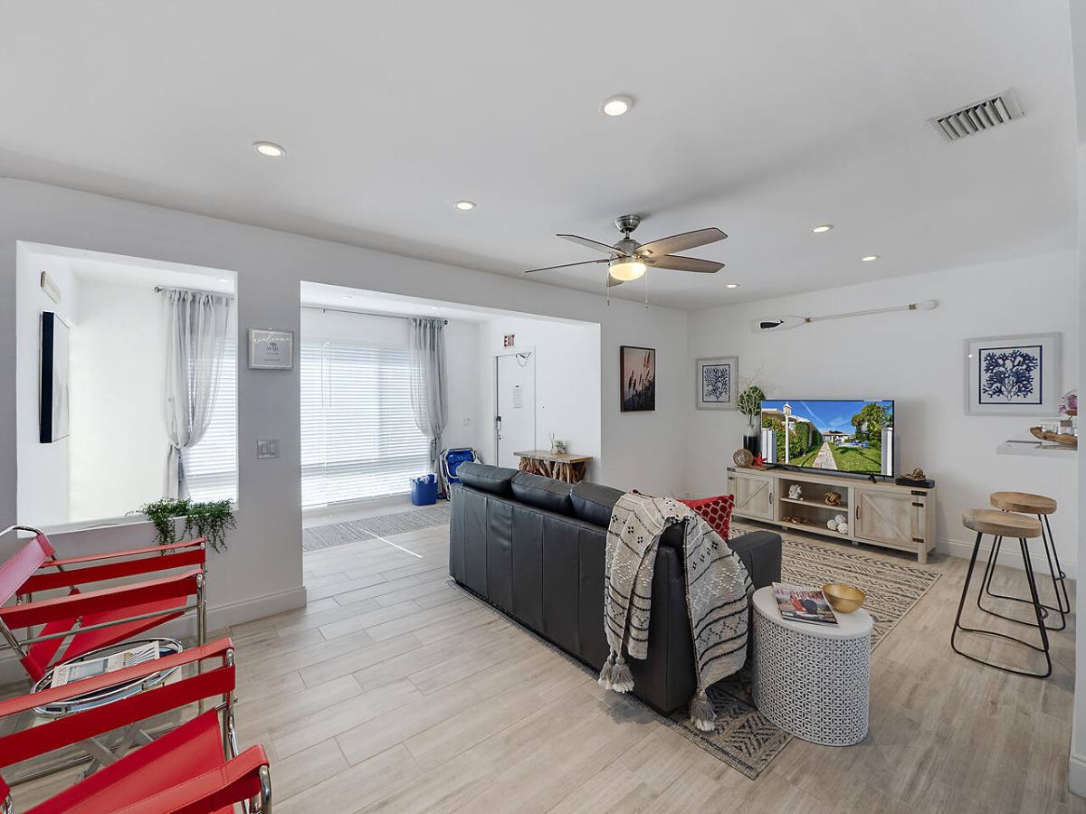 Apartment for rent at 1236 Beach Rd, West Palm Beach, FL 33404