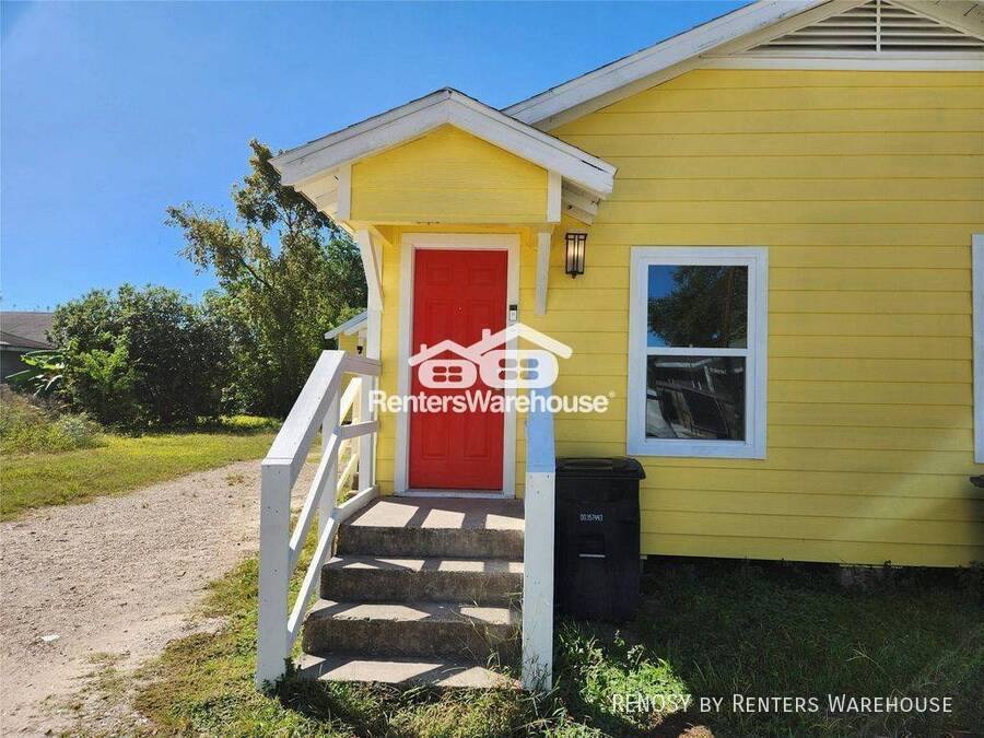 House for rent at 2706 Berry St, Houston, TX 77004
