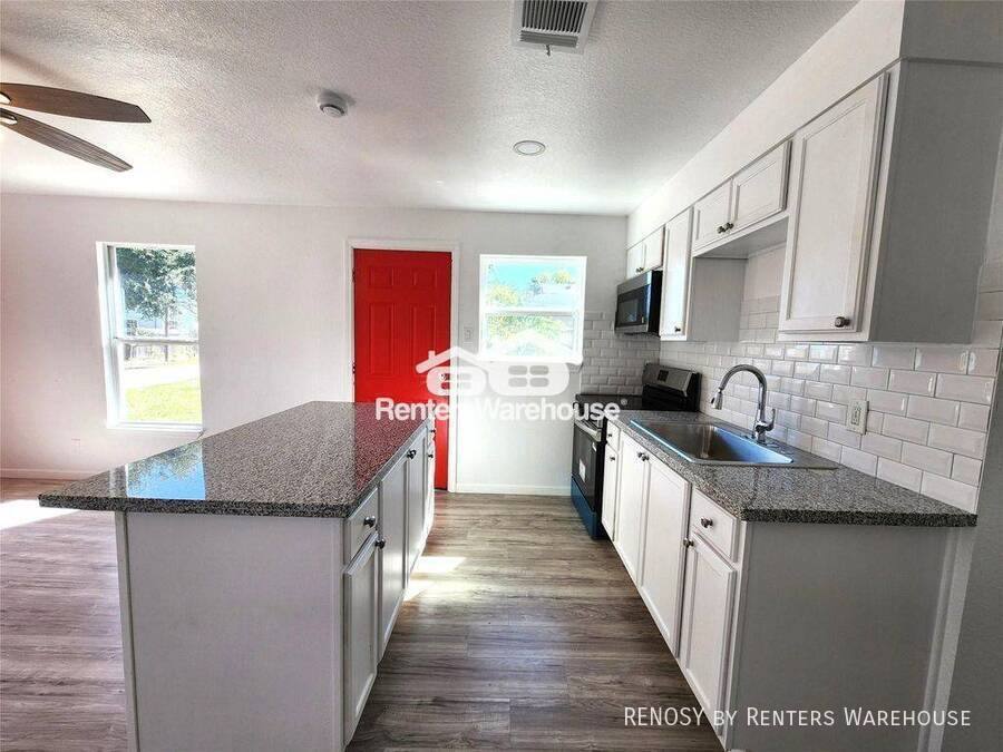 House for rent at 2706 Berry St, Houston, TX 77004