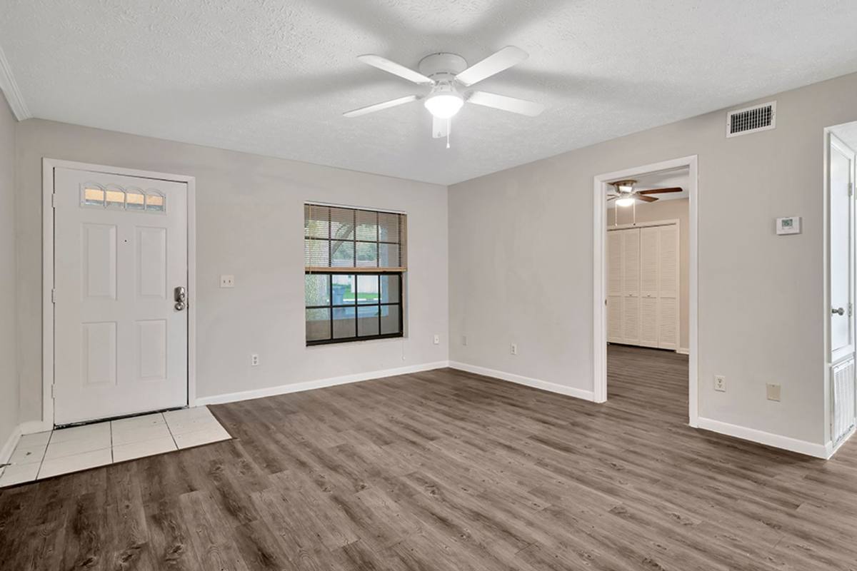 Apartment for rent at 12002 Embarcadero Dr, Seffner, FL 33584
