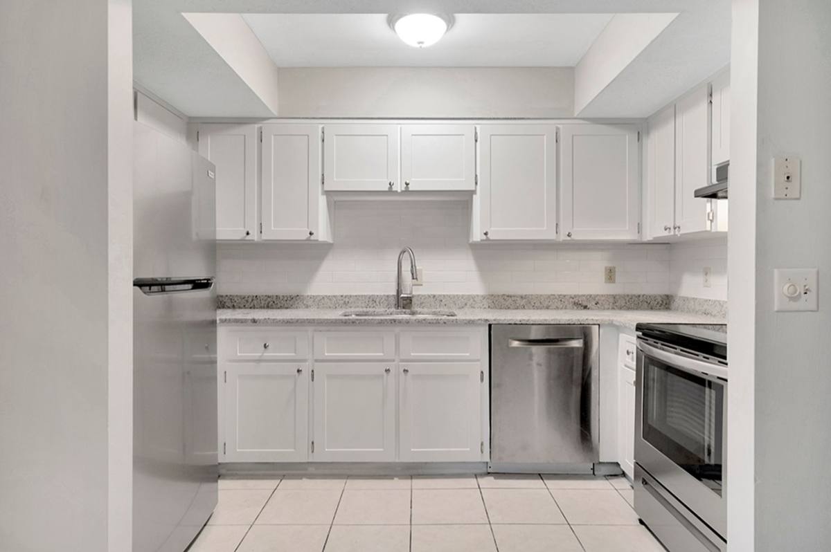 Apartment for rent at 12002 Embarcadero Dr, Seffner, FL 33584