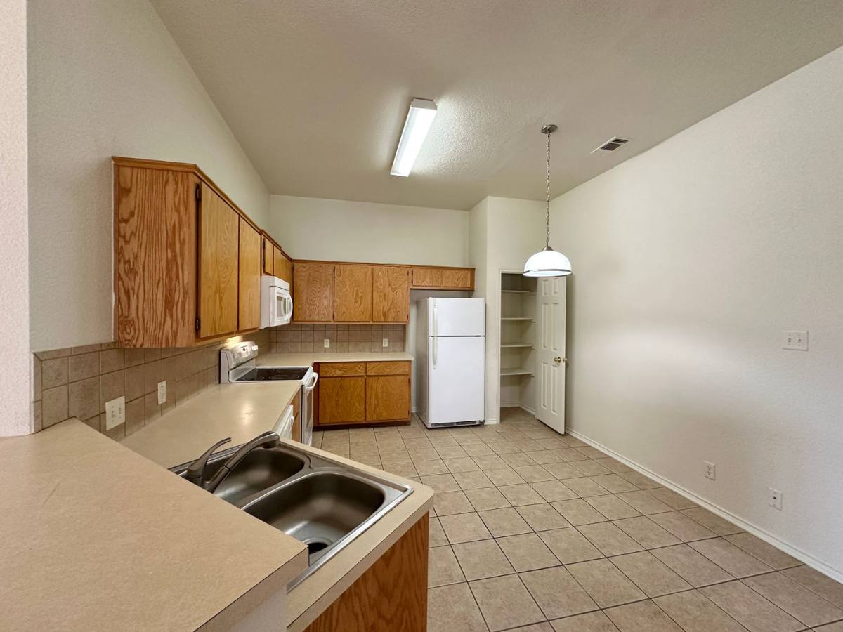 Townhouse for rent at 214 Dale Earnhardt Dr, Harker Heights, TX 76548