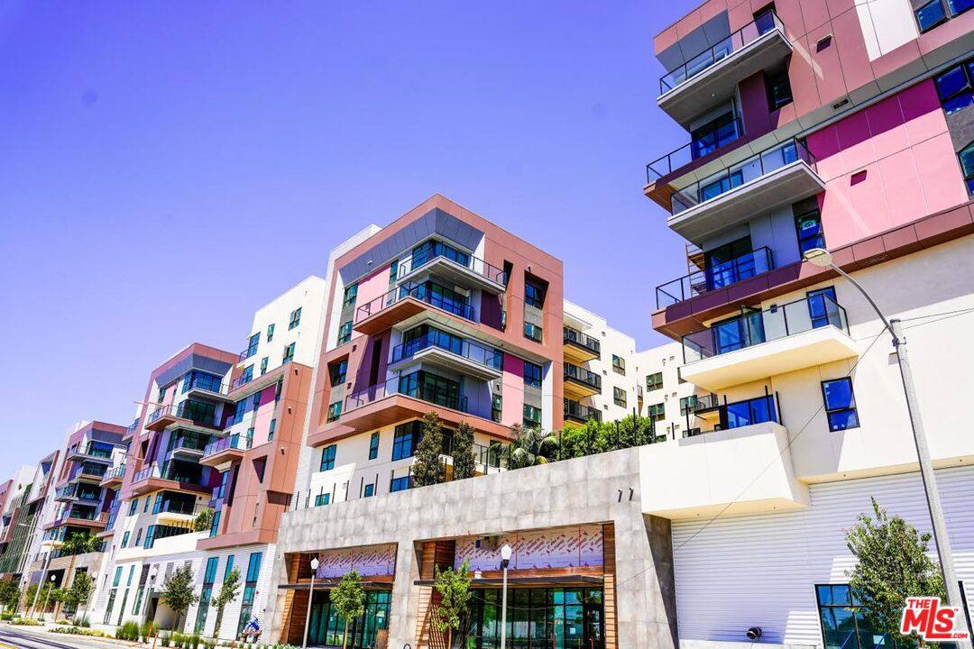 Apartment for rent at 800 N Front St, Burbank, CA 91502
