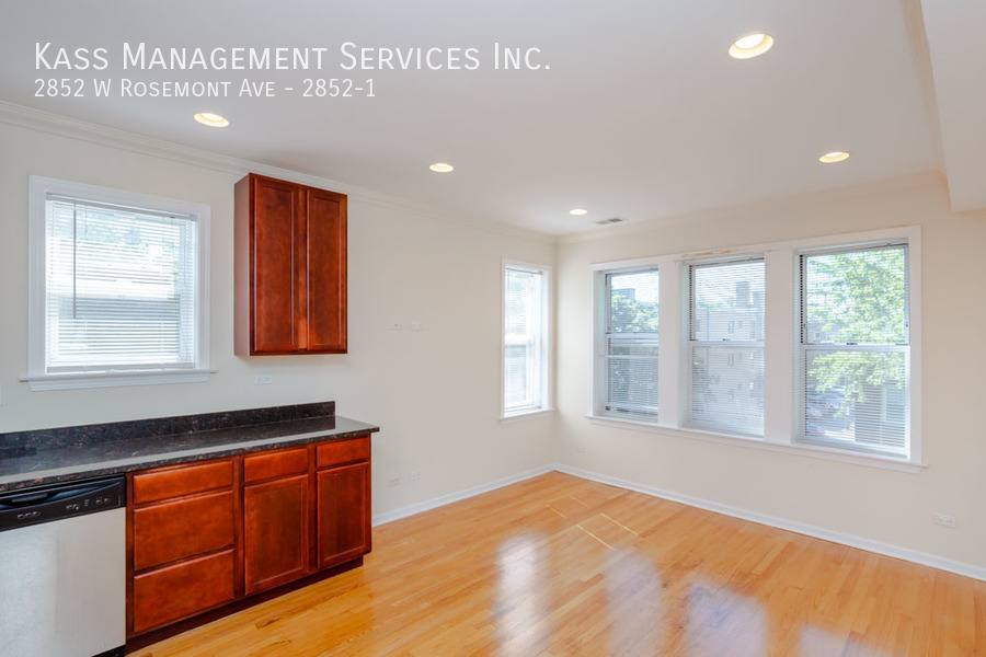 Apartment for rent at 2852 W Rosemont Ave #1, Chicago, IL 60659
