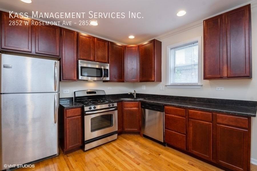 Apartment for rent at 2852 W Rosemont Ave #1, Chicago, IL 60659