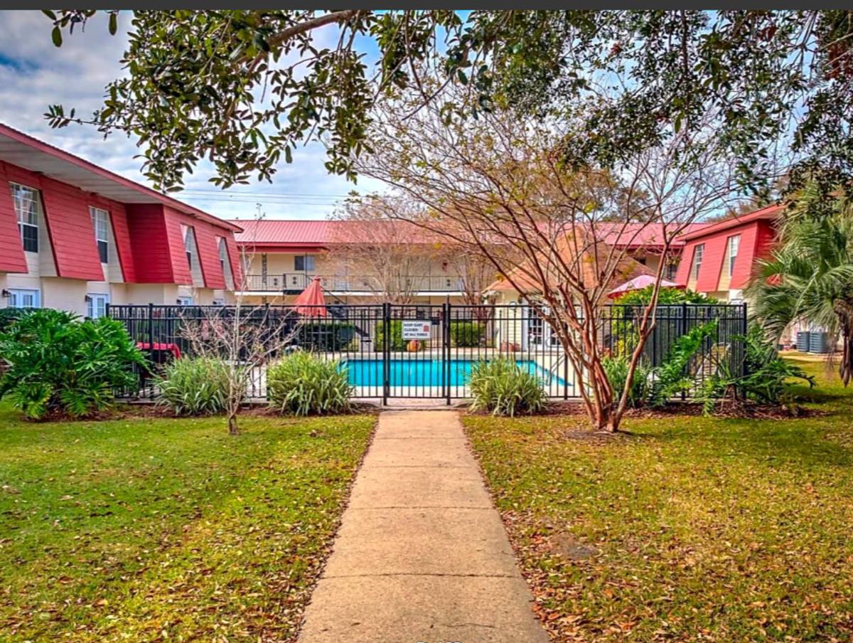 Apartment for rent at 1334 Pascagoula St, Pascagoula, MS 39567