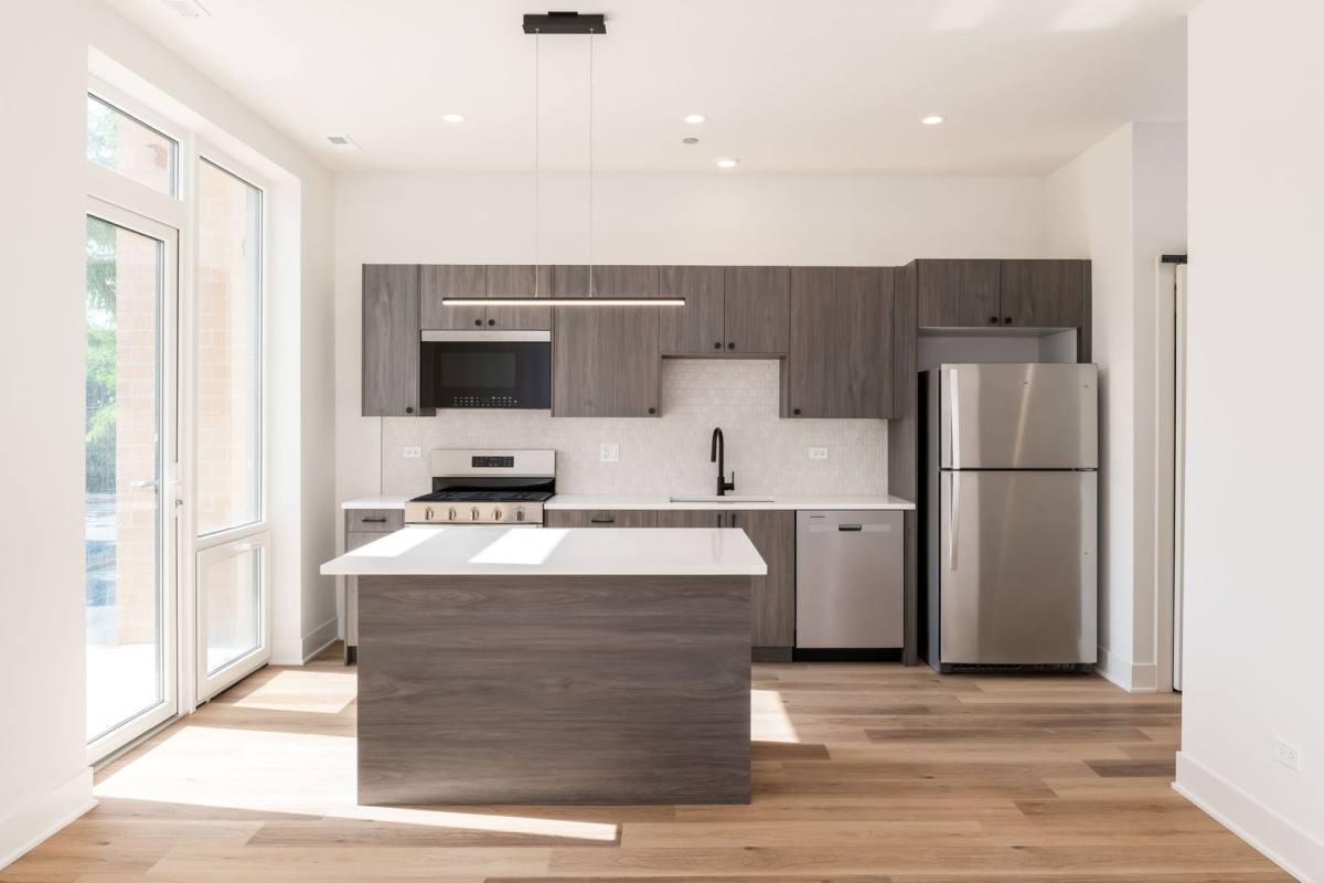 Apartment for rent at 224 S Ashland, Chicago, IL 60607