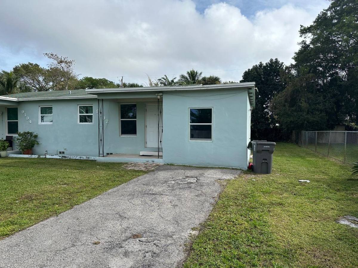 Apartment for rent at 9194 Sunrise Dr, West Palm Beach, FL 33403