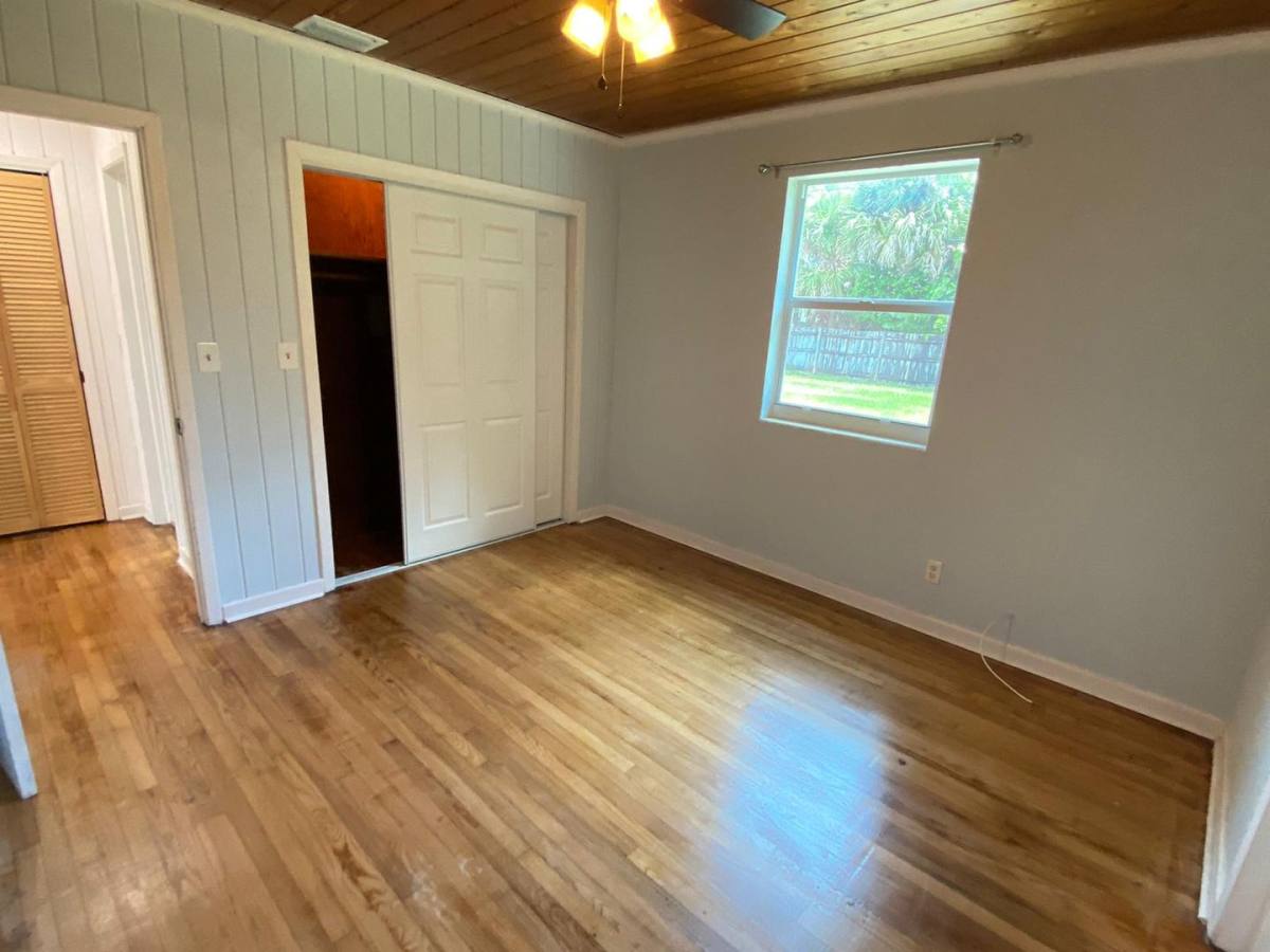 Apartment for rent at 9194 Sunrise Dr, West Palm Beach, FL 33403