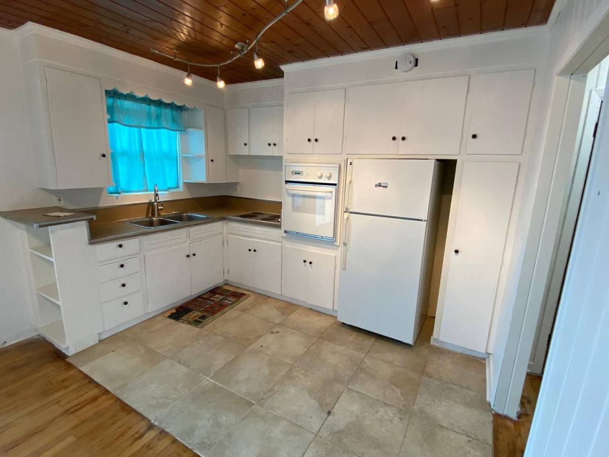 Apartment for rent at 9194 Sunrise Dr, West Palm Beach, FL 33403