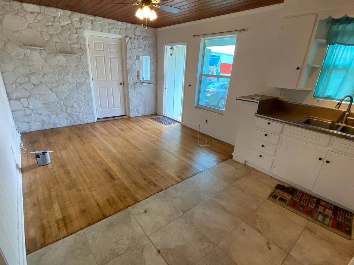 Apartment for rent at 9194 Sunrise Dr, West Palm Beach, FL 33403