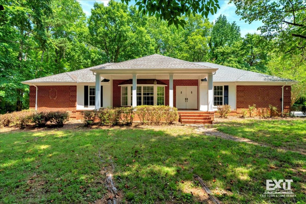Apartment for rent at 924 Forest Lane, South Hill, VA 23970
