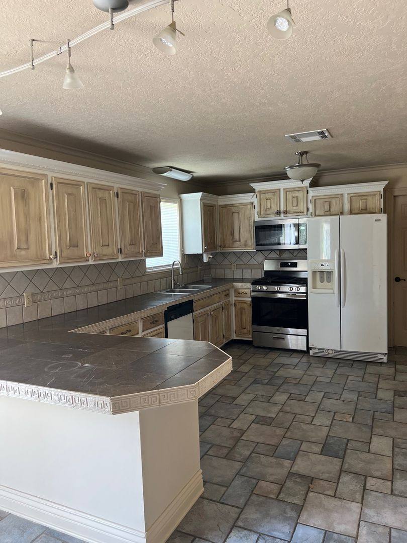 Apartment for rent at 412 Highway, Lake Charles, LA 70611