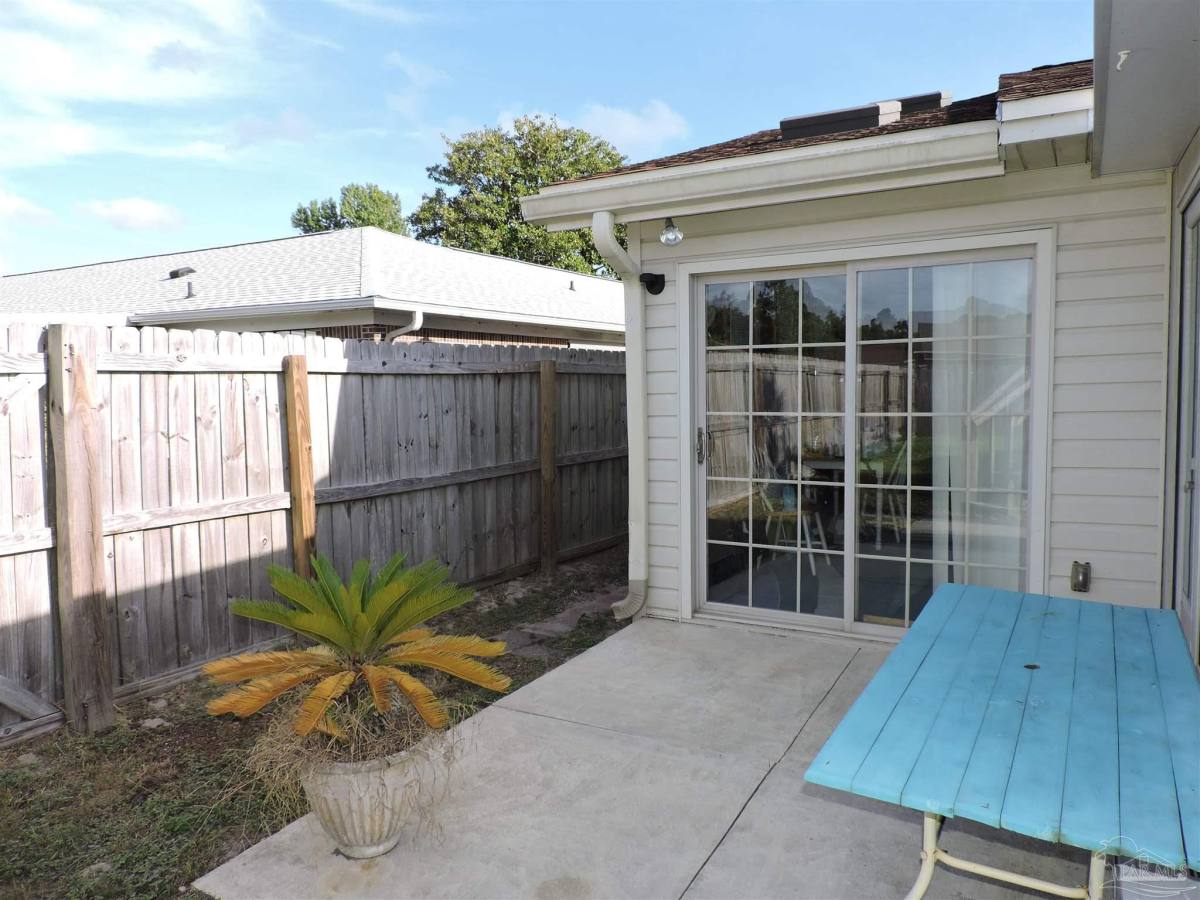 Apartment for rent at 12134 Longwood Dr, Pensacola, FL 32507