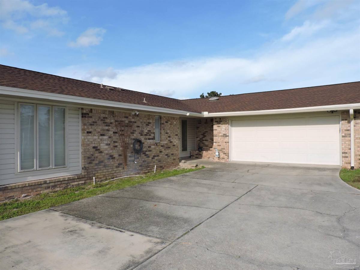 Apartment for rent at 12134 Longwood Dr, Pensacola, FL 32507