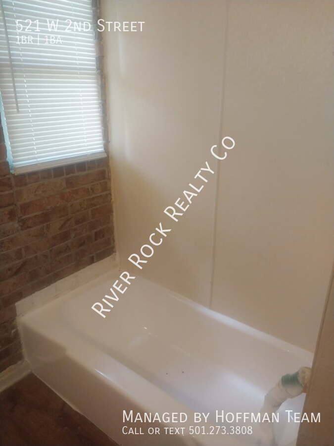 Apartment for rent at 521 W 2nd St, Pine Bluff, AR 71601