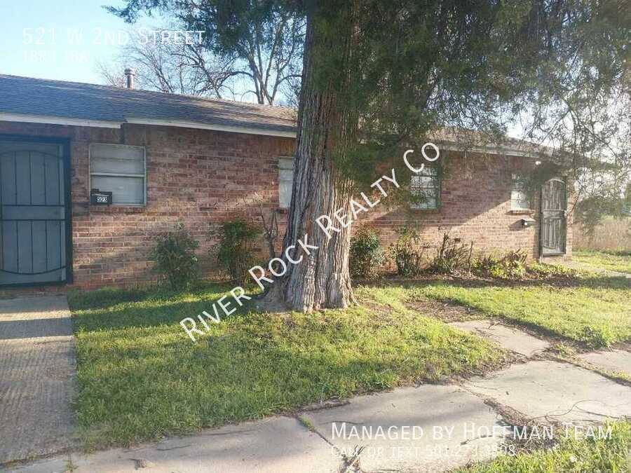 Apartment for rent at 521 W 2nd St, Pine Bluff, AR 71601