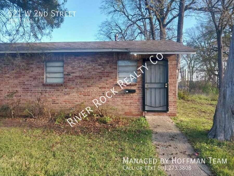 Apartment for rent at 521 W 2nd St, Pine Bluff, AR 71601
