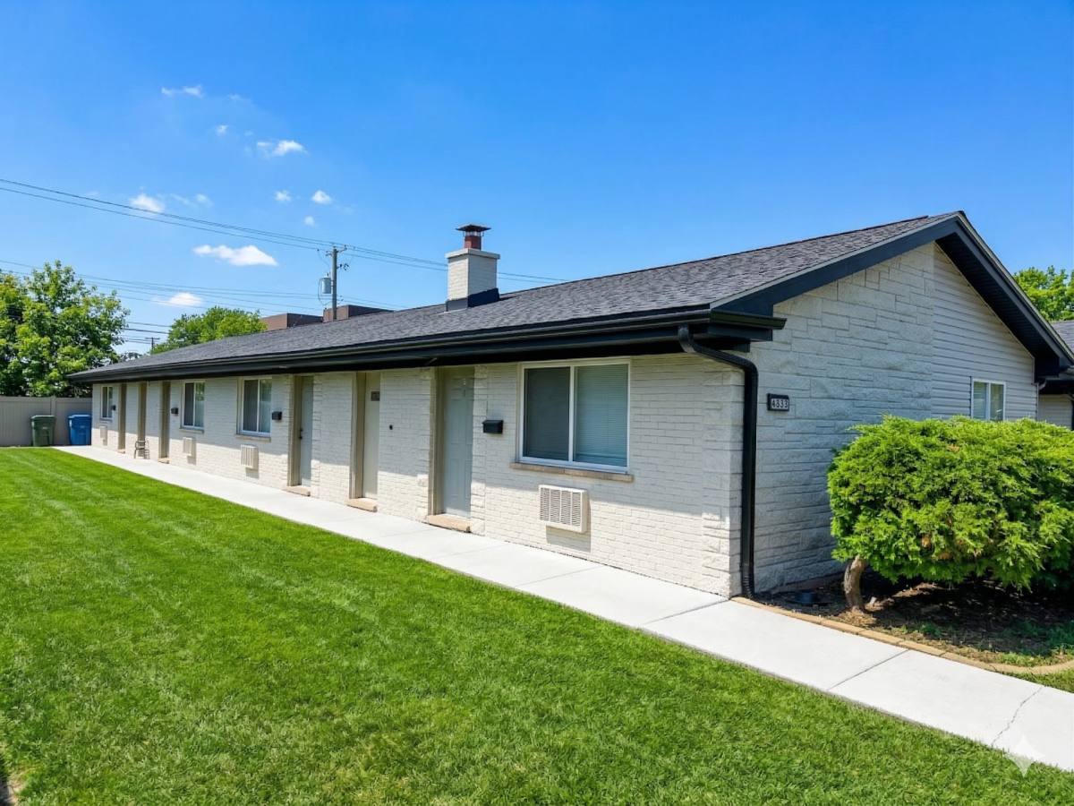 Apartment for rent at 4831-4841 Columbus Dr, Oak Lawn, IL 60453