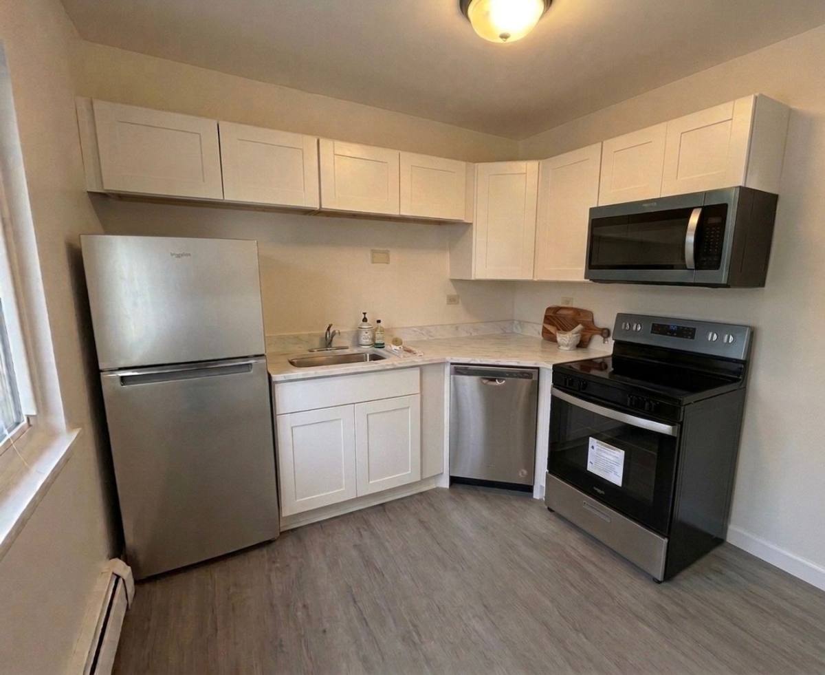 Apartment for rent at 4831-4841 Columbus Dr, Oak Lawn, IL 60453