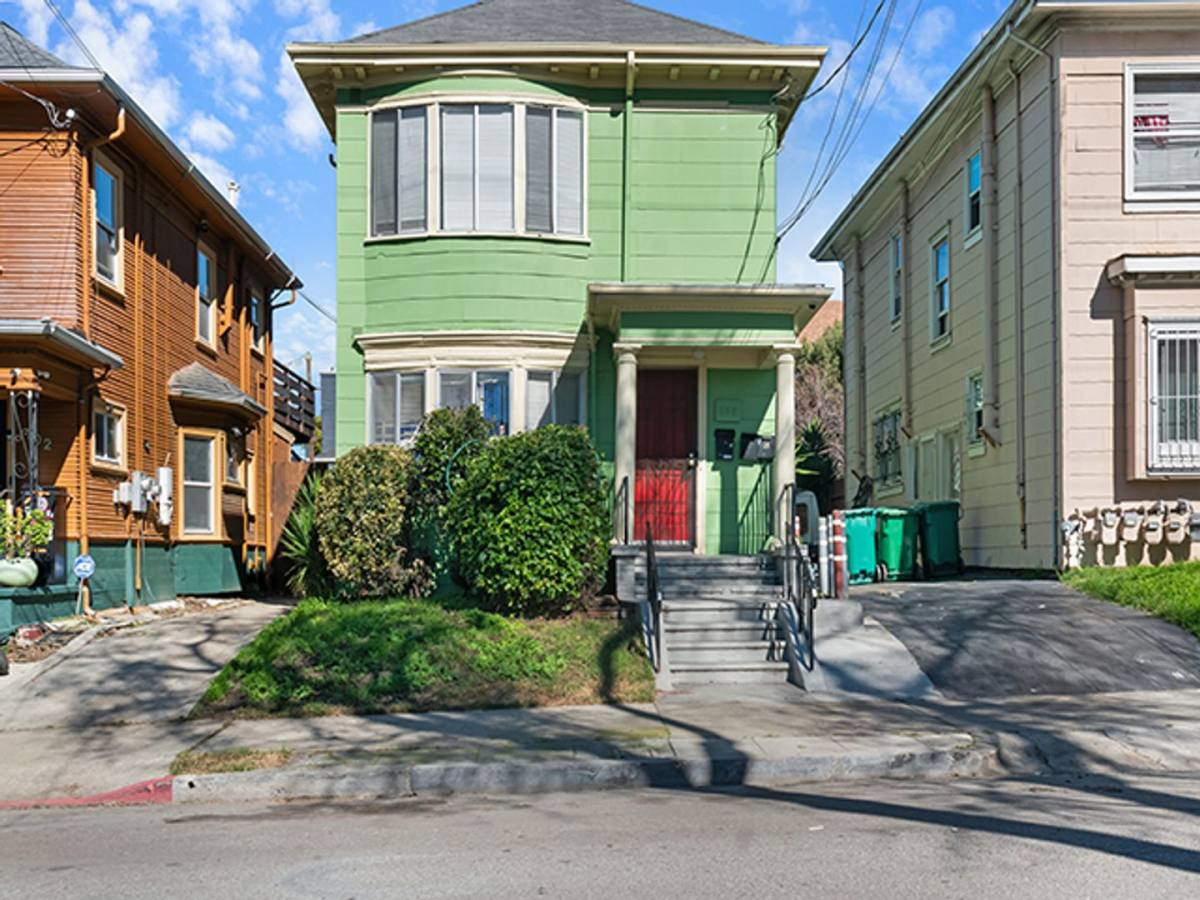 Apartment for rent at 698 Brockhurst St, Oakland, CA 94609
