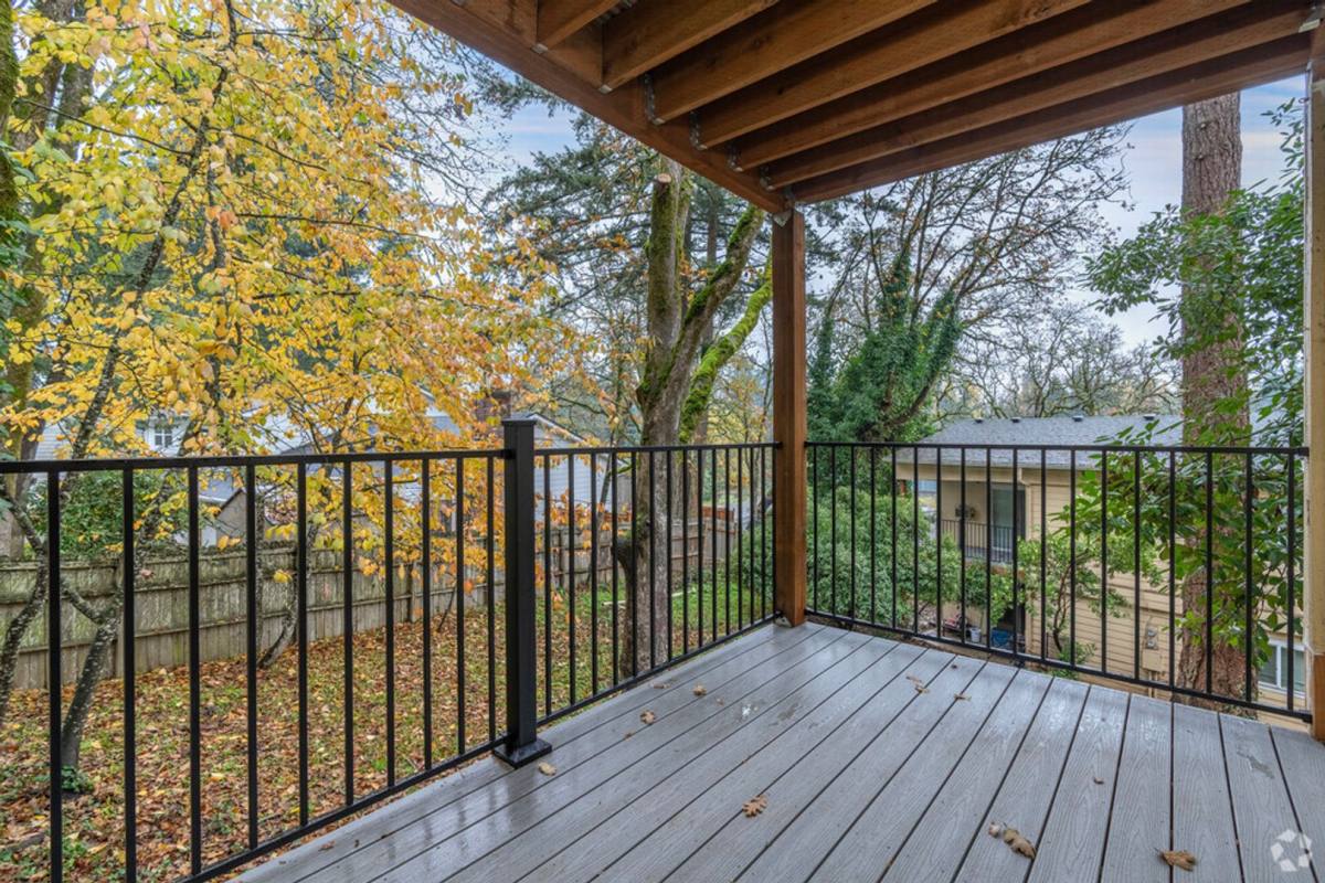 Apartment for rent at 4082 Commercial St SE, Salem, OR 97302