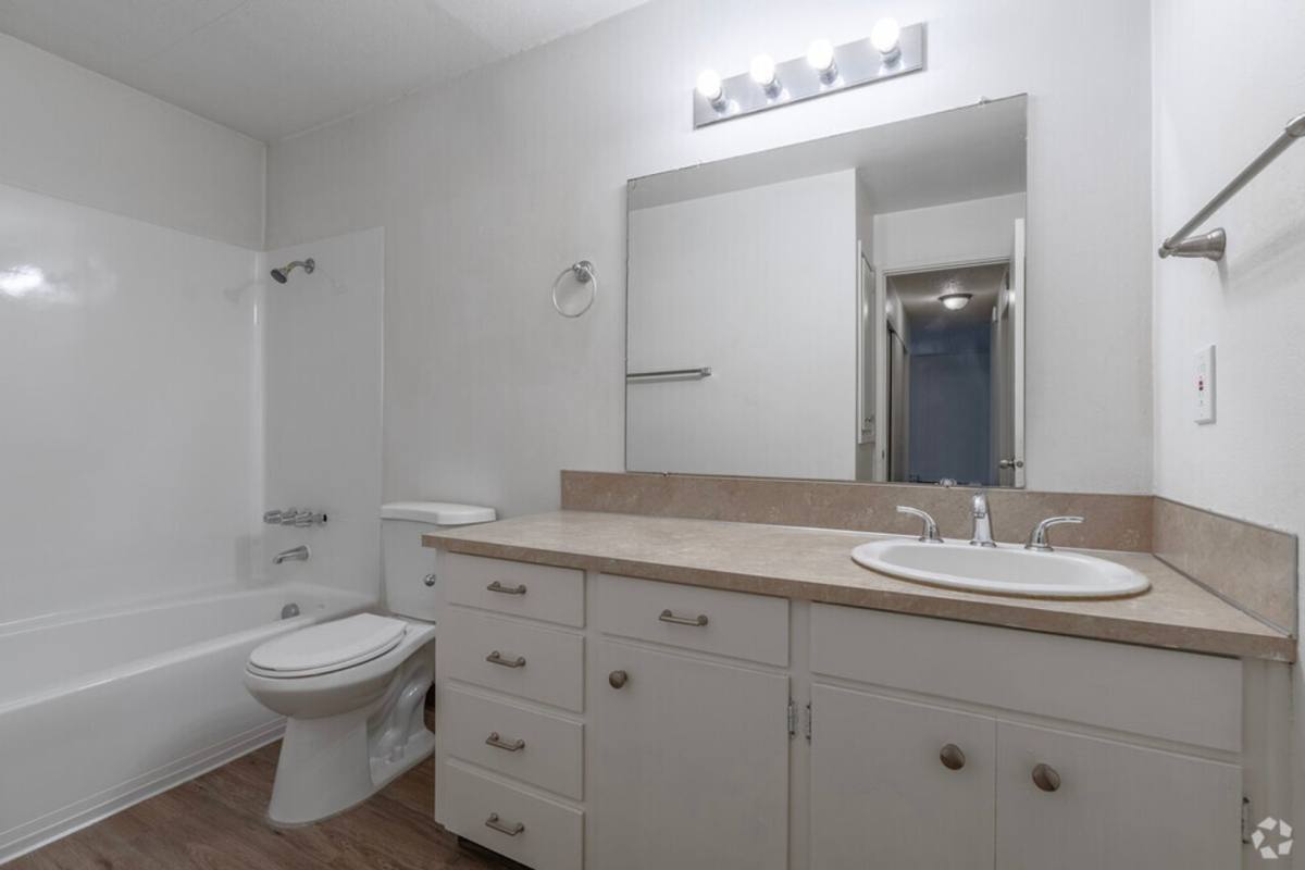 Apartment for rent at 4082 Commercial St SE, Salem, OR 97302