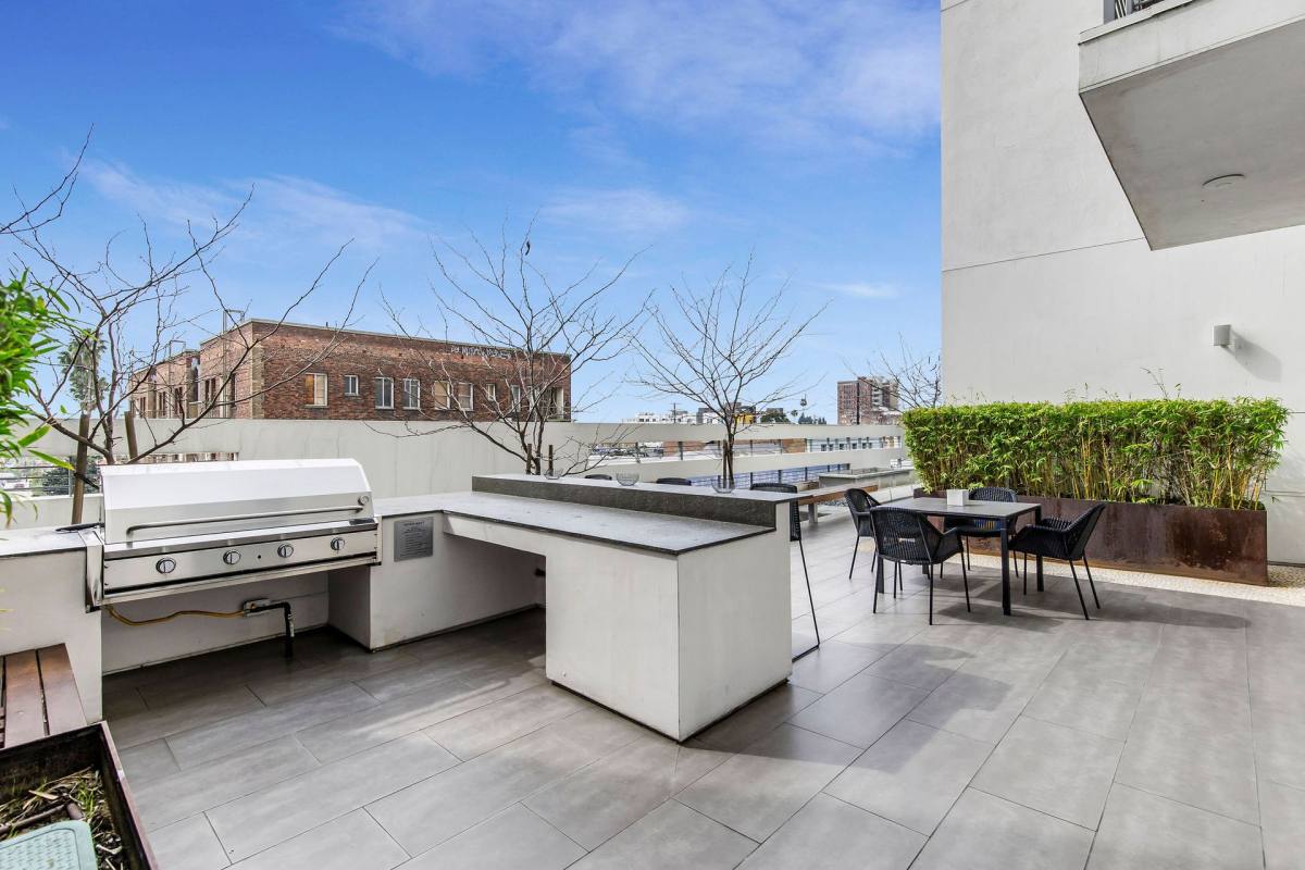 Apartment for rent at 1331 W 7th St, Los Angeles, CA 90017