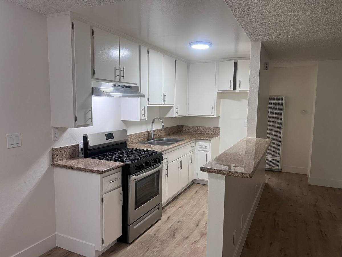 Apartment for rent at 14030-14100 Chadron Ave, Hawthorne, CA 90250
