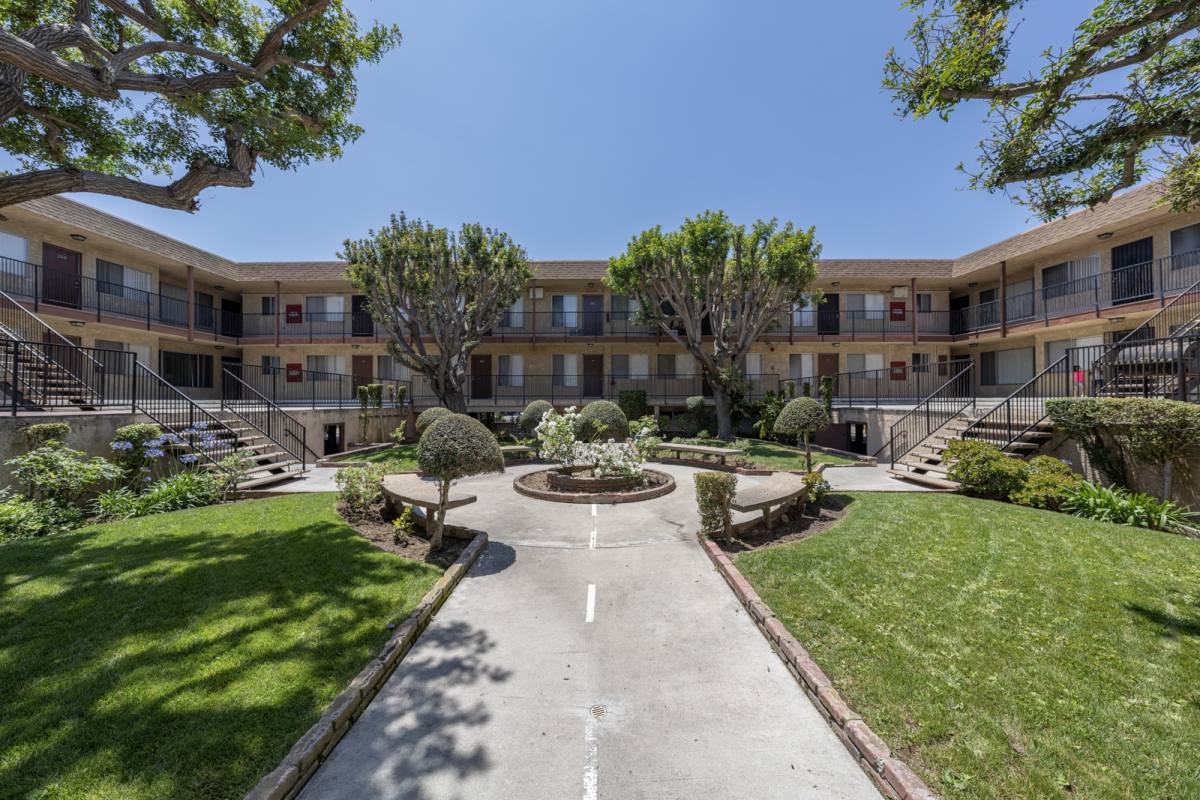 Apartment for rent at 14030-14100 Chadron Ave, Hawthorne, CA 90250