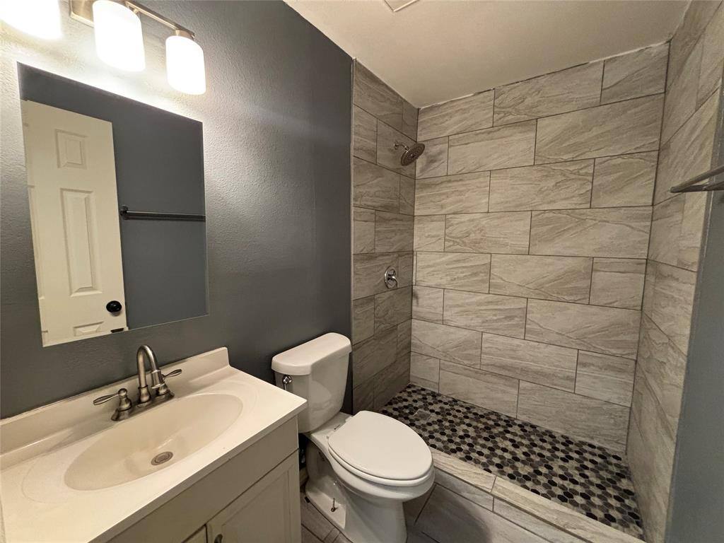 Apartment for rent at 1237 N Knowles Dr, Fort Worth, TX 76179
