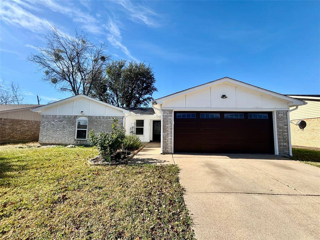 Apartment for rent at 1237 N Knowles Dr, Fort Worth, TX 76179