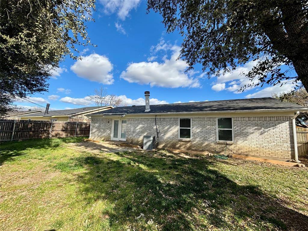Apartment for rent at 1237 N Knowles Dr, Fort Worth, TX 76179
