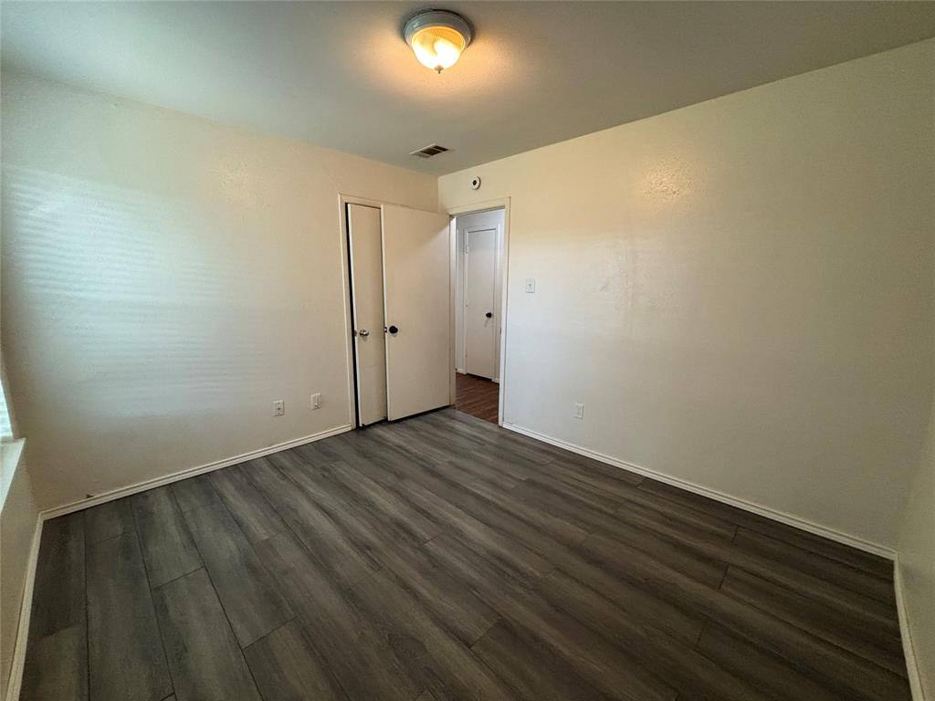 Apartment for rent at 1237 N Knowles Dr, Fort Worth, TX 76179