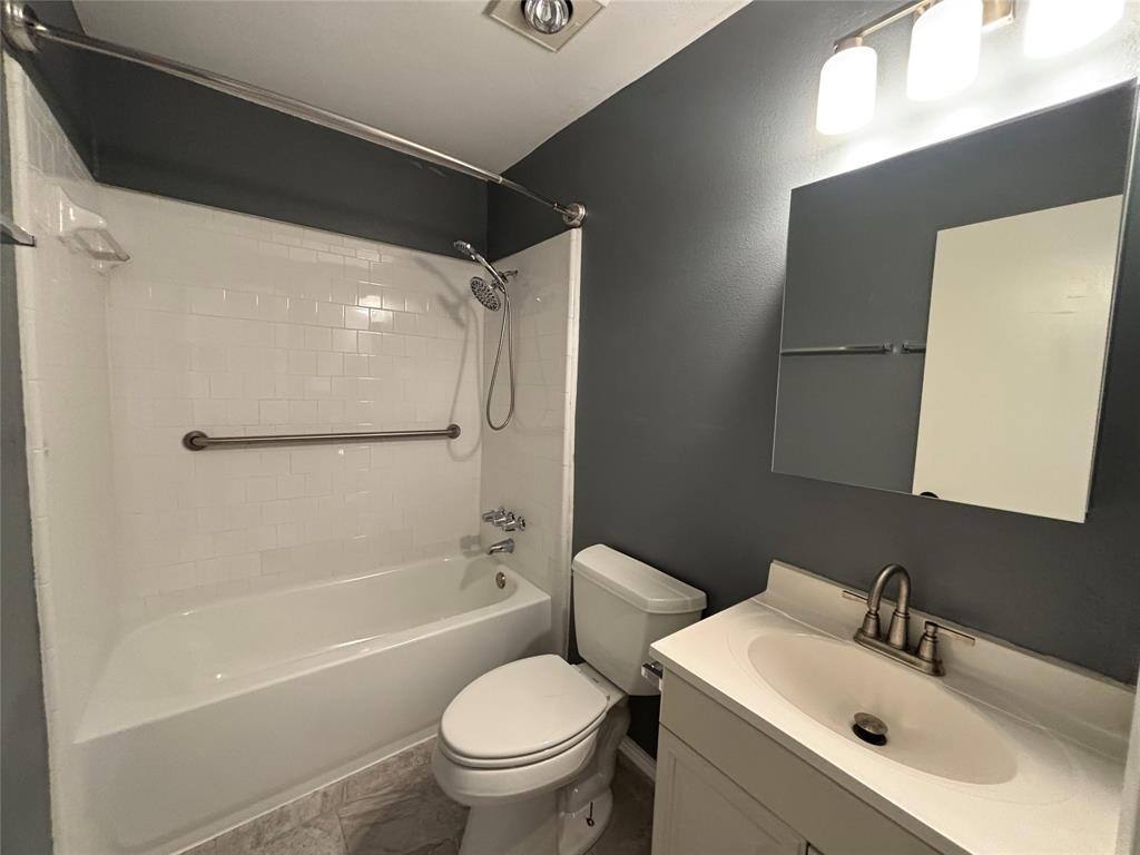 Apartment for rent at 1237 N Knowles Dr, Fort Worth, TX 76179