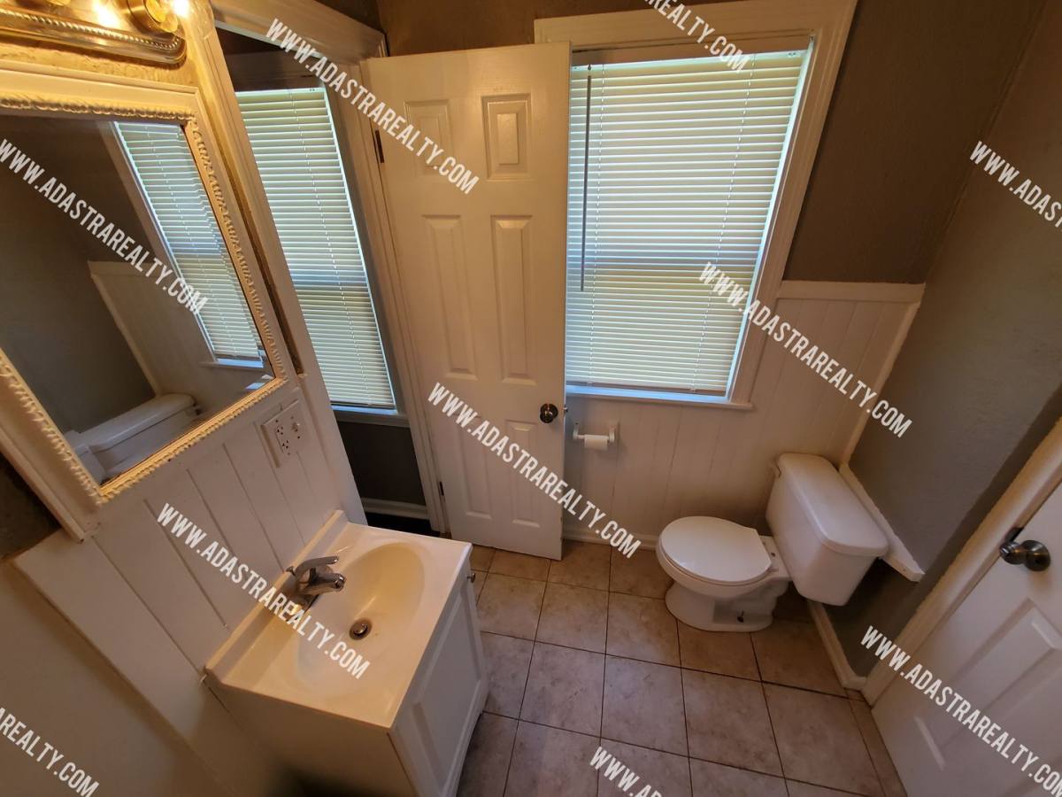 House for rent at 11121 E 56th Terrace, Kansas City, MO 64133